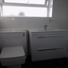 White-Fitted-Bathroom-10