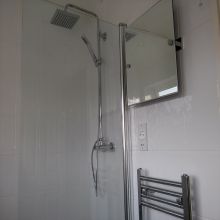 White-Fitted-Bathroom-4