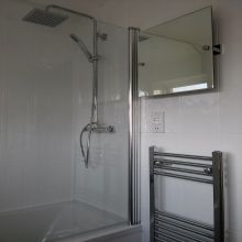 White-Fitted-Bathroom-7