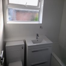 White-Fitted-Bathroom-9